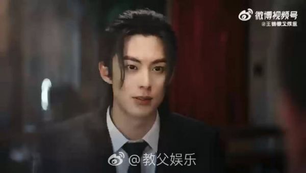 看完《大奉打更人》心里空落落的,戏里的许七安穿越时空…