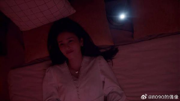 时宜不敢盯着周生辰看,怕白日起歹心,周生辰听乐了