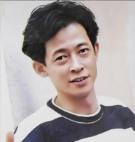 59岁王志文也老了！富婆娇妻陪身边，韵味十足显年轻！