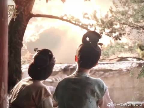 如果现在身处黑暗,请继续往前走吧,不要回头,那里有未来也有无数散落的光…