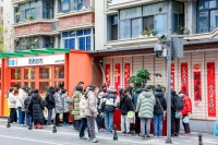 新年集“武”福 市民游客逛玉林过资格“非遗春节”