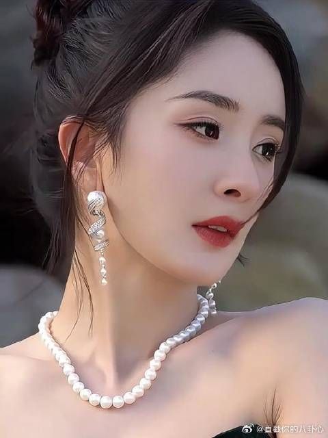 身材傲人的杨幂,貌如桃花颜值气质俱佳,女神范满满