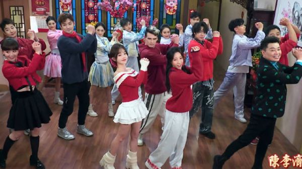 《外来媳妇本地郎——新春版》前奏一响,经典返场