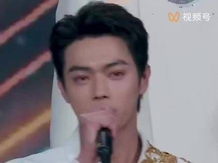 许凯的单人镜头仅有11秒,这个春晚舞台上的瞬间真是太短暂了