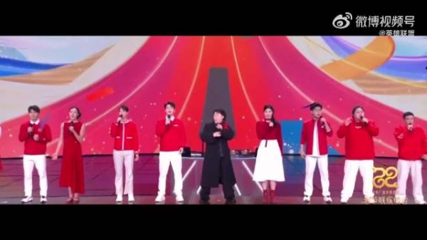 昨晚,@陳奕迅所長 携手奥运健儿登上总台春晚,向全国人民唱响《孤勇者》!