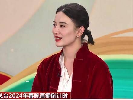 回顾去年春晚的小花真是美得让人移不开视线，期待今晚的小花亮相！今晚见