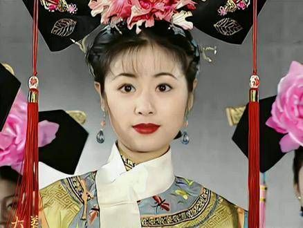 紫薇格格的这个造型非常优美,端庄大方,温柔善良尽显,成为了经典中的经典