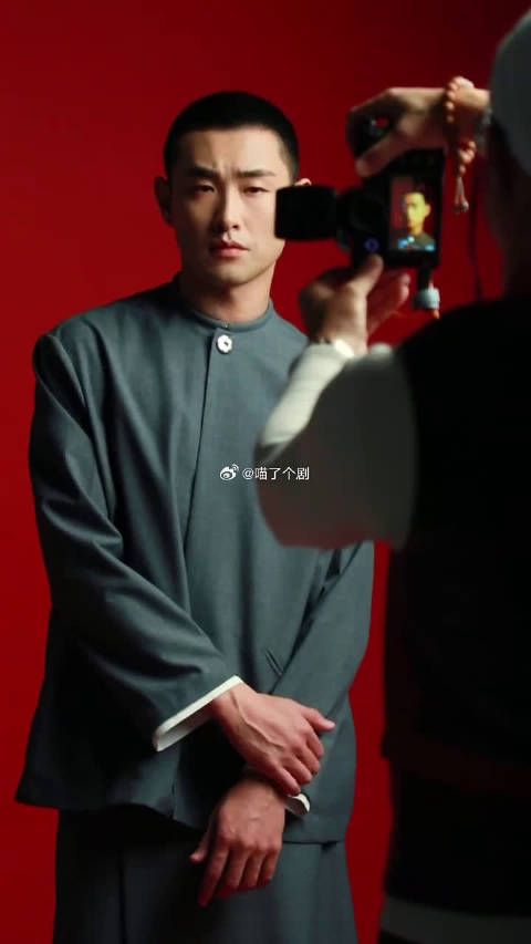 《蛟龙行动》中的王彦霖，用草地加餐的方式展现狙击手的坚韧与毅力…