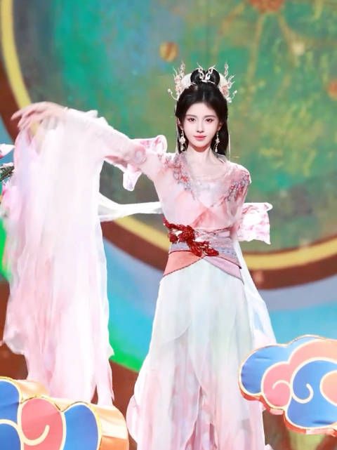 鞠婧祎又美又仙,装造和服饰绝了!
