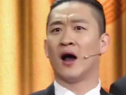曹云金时隔11年再登春晚,大褂加身,折扇轻摇,前方道路一片宽广!