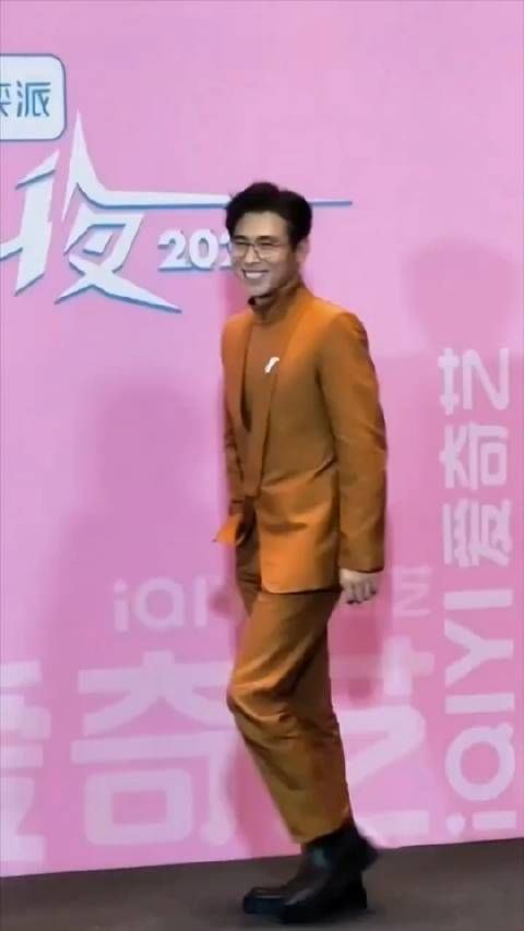 人家不露,一样漂亮可爱,还优雅