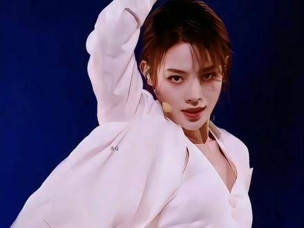 陈丽君以其独特的魅力征服了众人,简直让人着迷