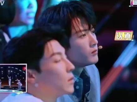 杨迪:快跳啊,死手……哈哈哈哈哈哈 檀健次