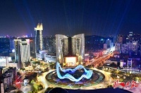 跟着春晚游武汉丨世界看武汉的“第一眼”，星河广场光影秀持续上演