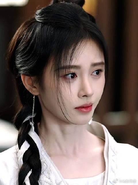 女人昔日救下的小混混,没想到如今变成了江湖大佬