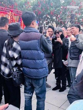 活动现场,梁小龙 陈真 的组合引发了热烈反响…