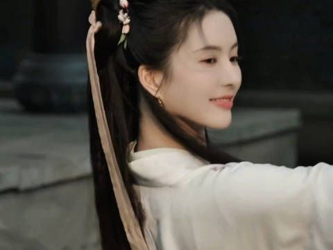被刘些宁荡秋千镜头惊艳到,实在太美好!