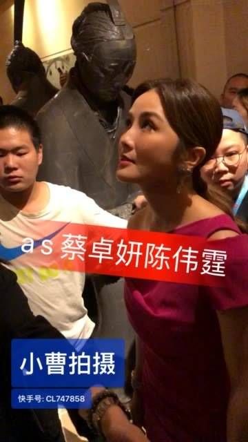 真是太漂亮了,陈伟霆竟然是她的前男友,小酒窝女生部分也是她演唱的,真好看