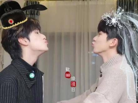 女儿在二婚爸爸婚礼上献唱,音响却被后妈拔掉,这一幕堪称