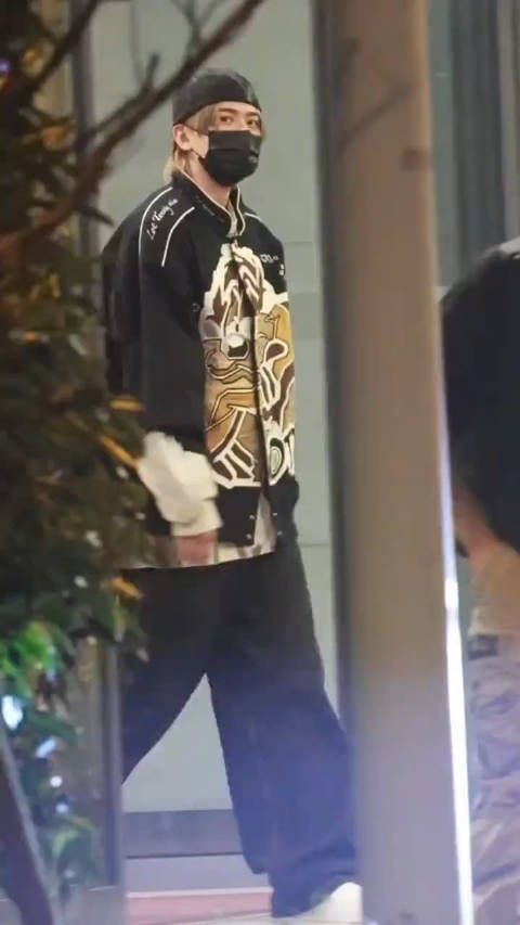 就知道又有新物料可以追了,希望他工作顺利,一路繁花相送…