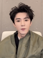 陈哲远直播回应伤情：恢复得挺快的，感觉没那么疼