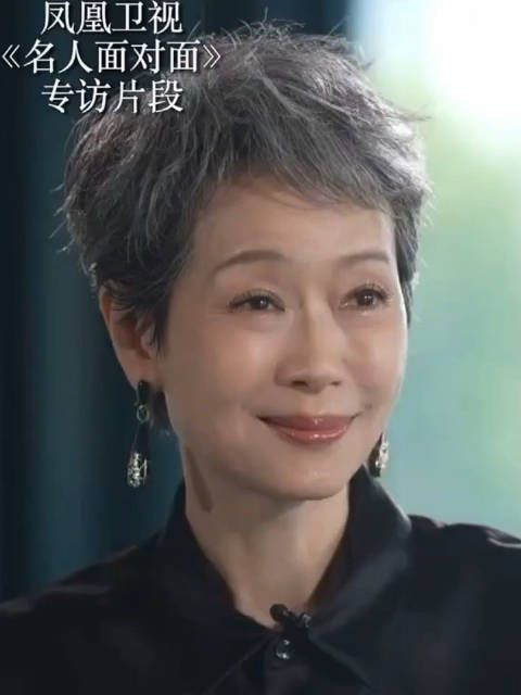 这大过年的,被61岁的叶童老师迷倒了……竟然有人觉得《借伞》不好看吗?