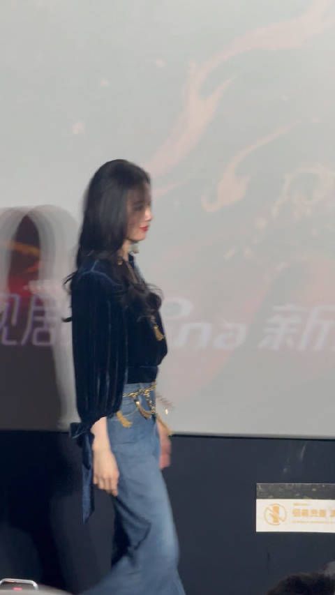 现场直观感受诗诗的美貌,一进场全都是“刘诗诗好美”!