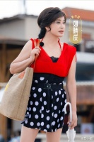 70岁刘晓庆平板支撑照，让20岁网友破防！庆奶要演少女就随她吧！