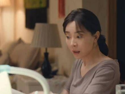 儿子调皮捣蛋,爸爸为他圆场,否则免不了妈妈的一顿揍