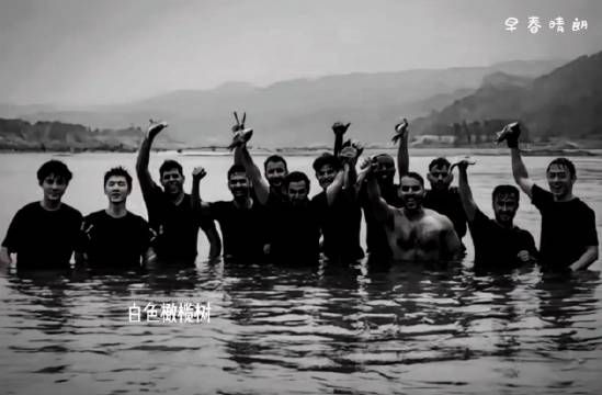 在《白色橄榄树》中,那个意气风发的少年李瓒…