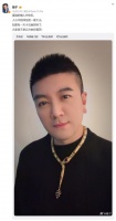 杨子情人节孤独自比小丑，黄圣依晒巨型玫瑰花束配文“love myself”