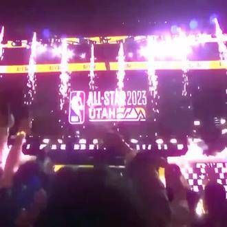 NBA全明星出场仪式,詹姆斯领衔登场,带来一场视觉盛宴