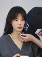 李艾回应和老公暂时没分手 称独立女性不是只靠自己