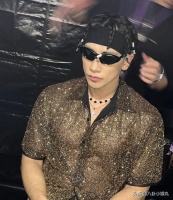 韩国男星Rain为具俊晔发声，演唱会结束，请求全场观众为大s默哀