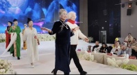 飒！长沙74岁奶奶走T台5年多次获奖：就爱和年轻人玩