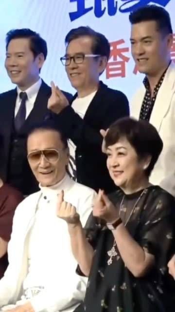 85岁的谢贤 参加各地活动,一身修饰得体,谈笑风生尽显大佬气质…