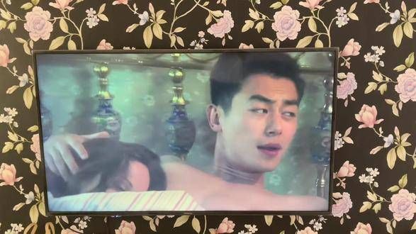 全网都在追朱亚文的抽烟片段,证明男人在床上抽烟也可以很帅…