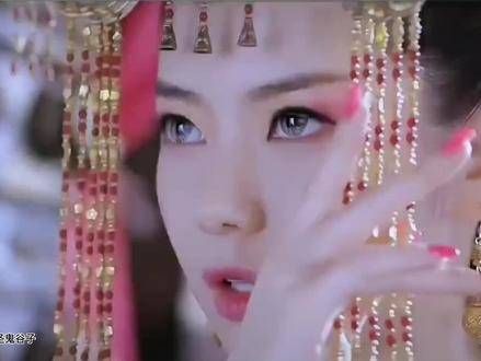 从爱笑的女孩到悲剧的转变,究竟该归咎于什么呢?戚薇的故事让人不禁深思