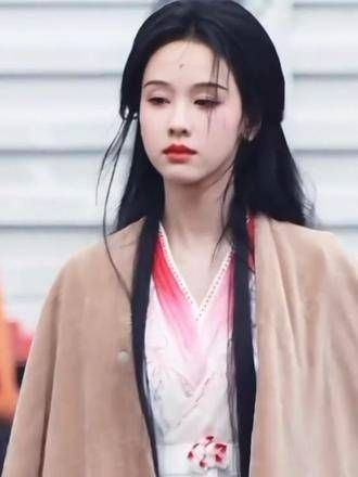 我们雾姐的表情真是太有魅力了,贵女风范尽显无疑