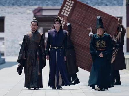 谁来救救侯公公! 在这一季的精彩剧情中,侯公公的命运牵动着每一个人的心