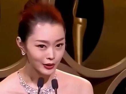 宋轶面容精致,眼神明亮,古典韵味与现代风情完美融合的女神