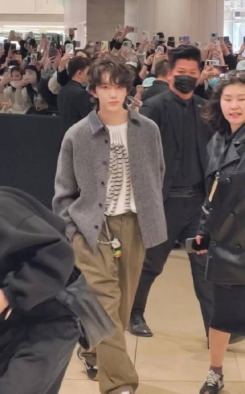 马柏全生图好帅,今天是卷毛小狗