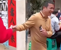 全红婵家请全村吃席！摆十几桌+1桌18菜，人山人海，全爸咧嘴大笑