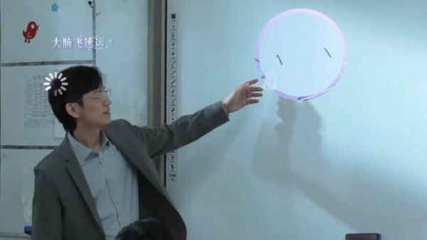 一瞅见何老师和小白同框,莫名有种“我在大侦探里破过案”的既视感…