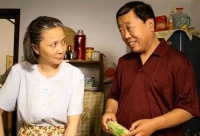 李建华遗体告别，蔡明哭红双眼需人搀扶，德云社无一人到场惹争议