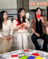孙红雷丈母娘来北京，老婆王骏迪带她喝下午茶，丈母娘保养好年轻