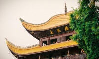 二流诗人的一诗成名之作，雅丽力压孟浩然，后世送他个霸气的称号