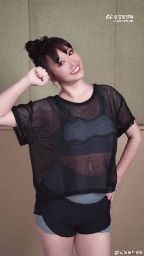 麦琳还原十年前的自己,这效果太震撼,真的回到千禧年惊艳众人的模样…