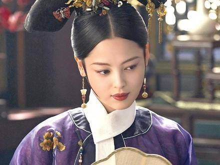 东巡屠凤局中,前期的金玉妍能够与曹琴默抗衡