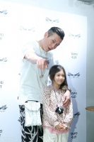 陈冠希首曝育儿焦虑！8岁女儿舞台剧蜕变引父亲落泪：“怕她不再需要我”